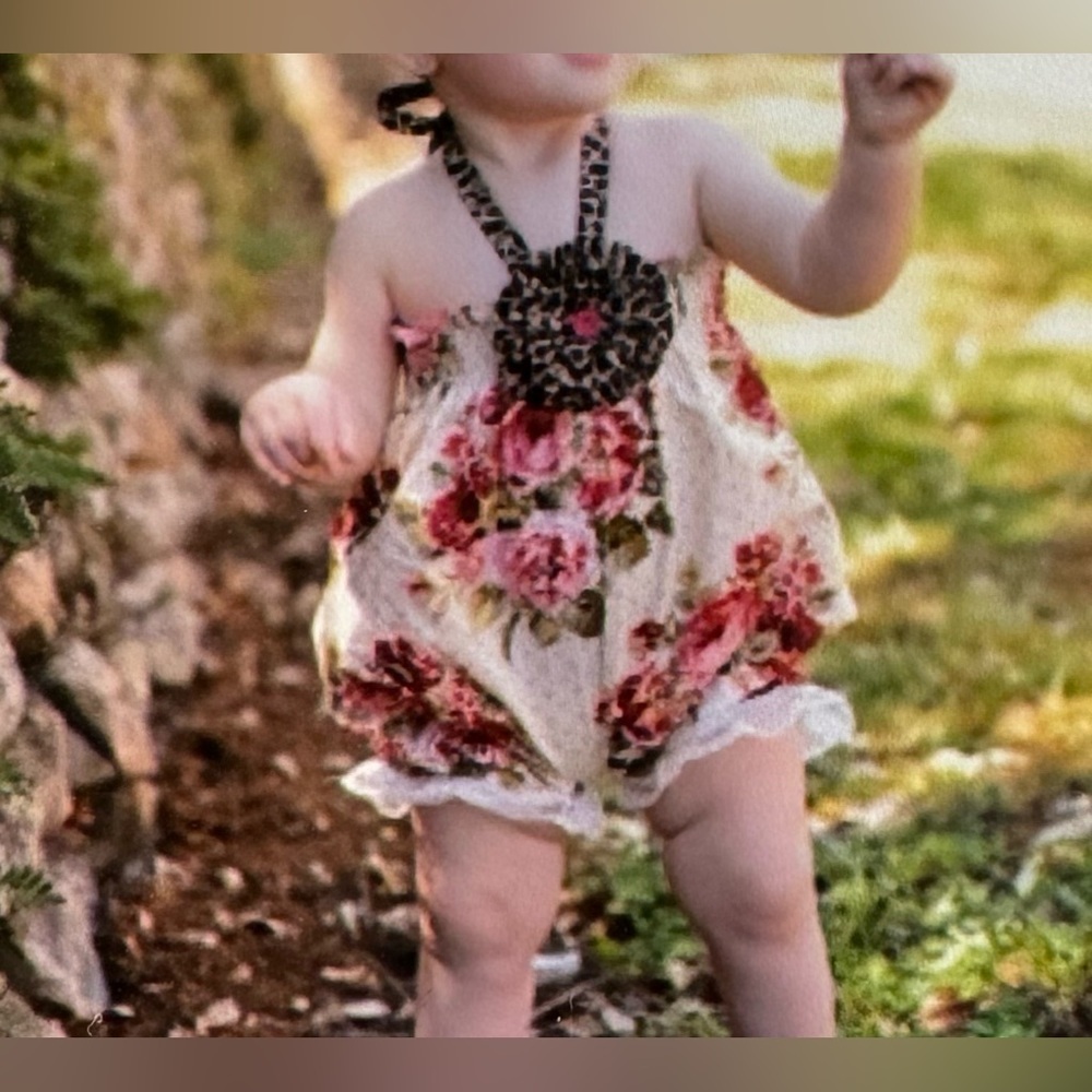 Sleeveless Bubble Romper w/Contrasting Straps & Lace Trim (Size 6-9 months)